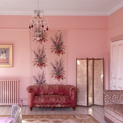 pink wallpaper room. pink wallpaper